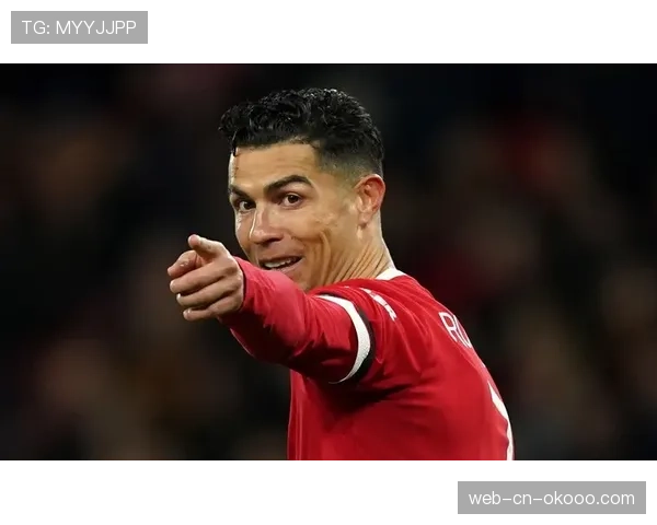 特写：37岁的伯恩利老将杰·罗德里格斯替补上场，试图挽回败局